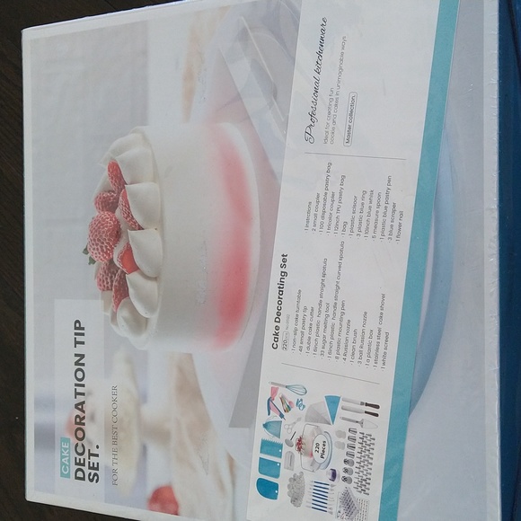 Brand New Cake Decorating Set! - Picture 2 of 4